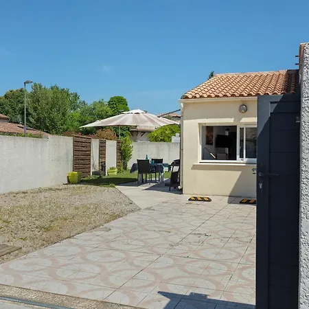 Meublé à 25 Min Des Plages Apartment